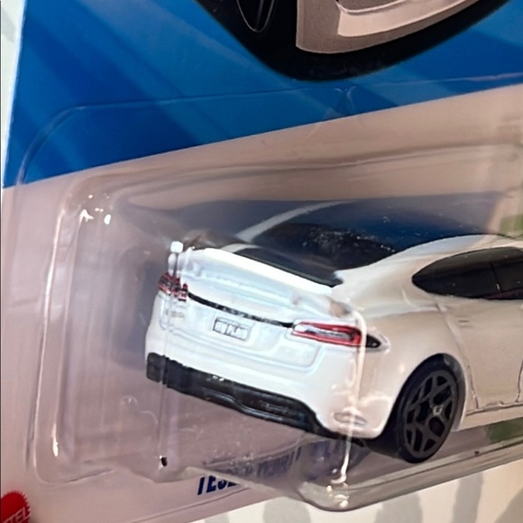 Hot Wheels-  Tesla Model S Plaid - White - Picture 6 of 16